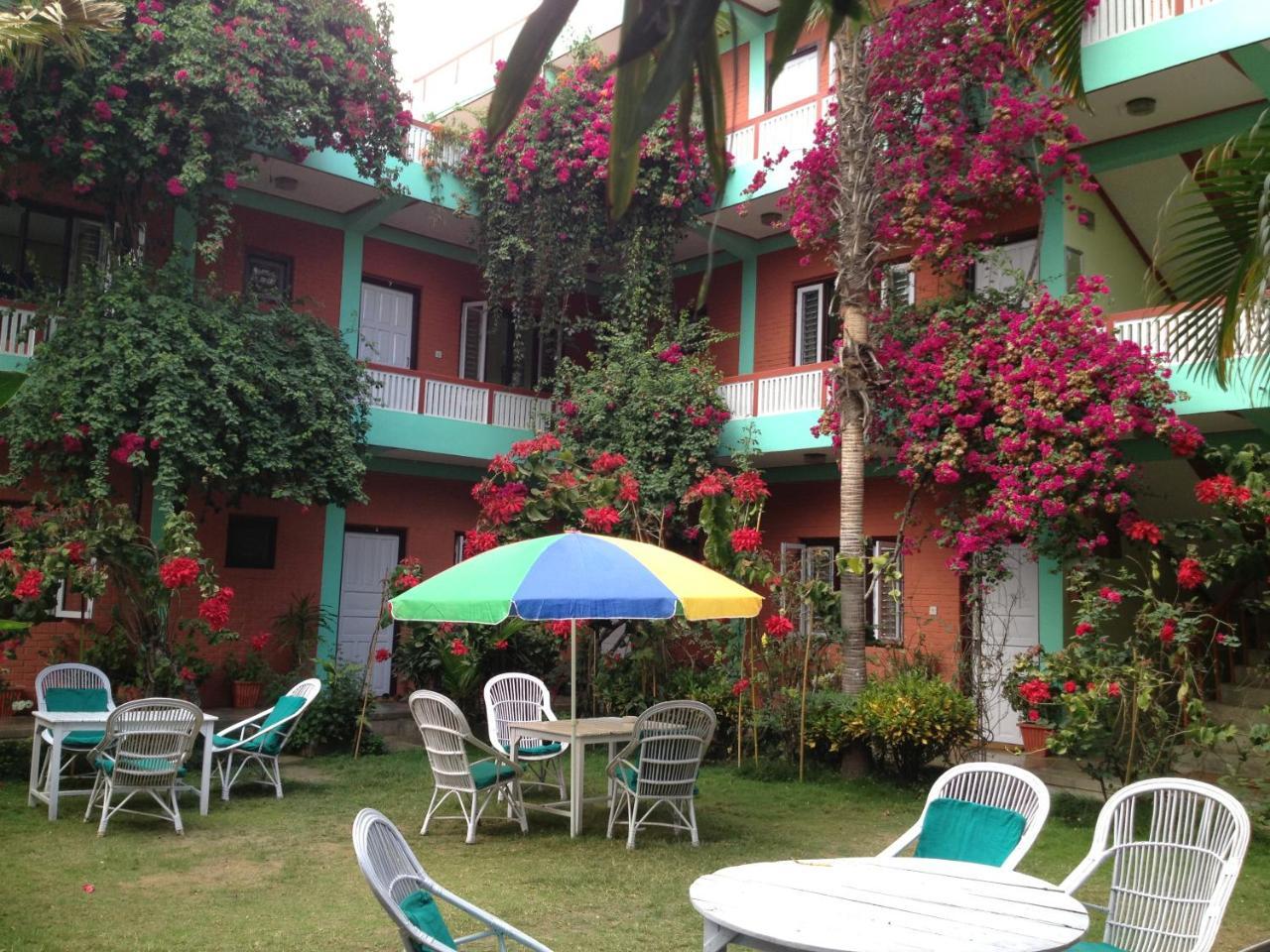 นิว โปคฮาร่า ลอดจ์ Hotel โพคารา ภายนอก รูปภาพ