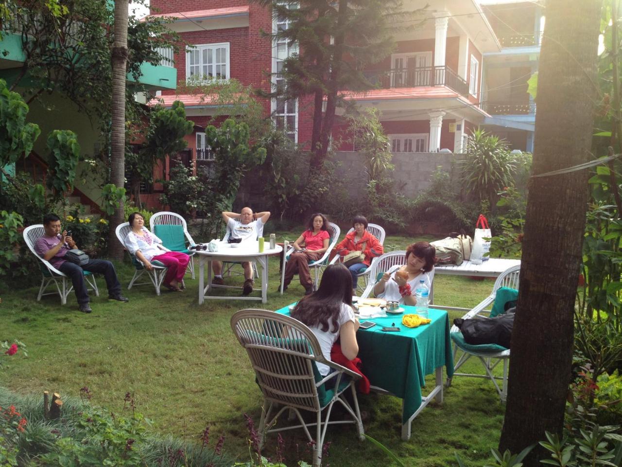 นิว โปคฮาร่า ลอดจ์ Hotel โพคารา ภายนอก รูปภาพ