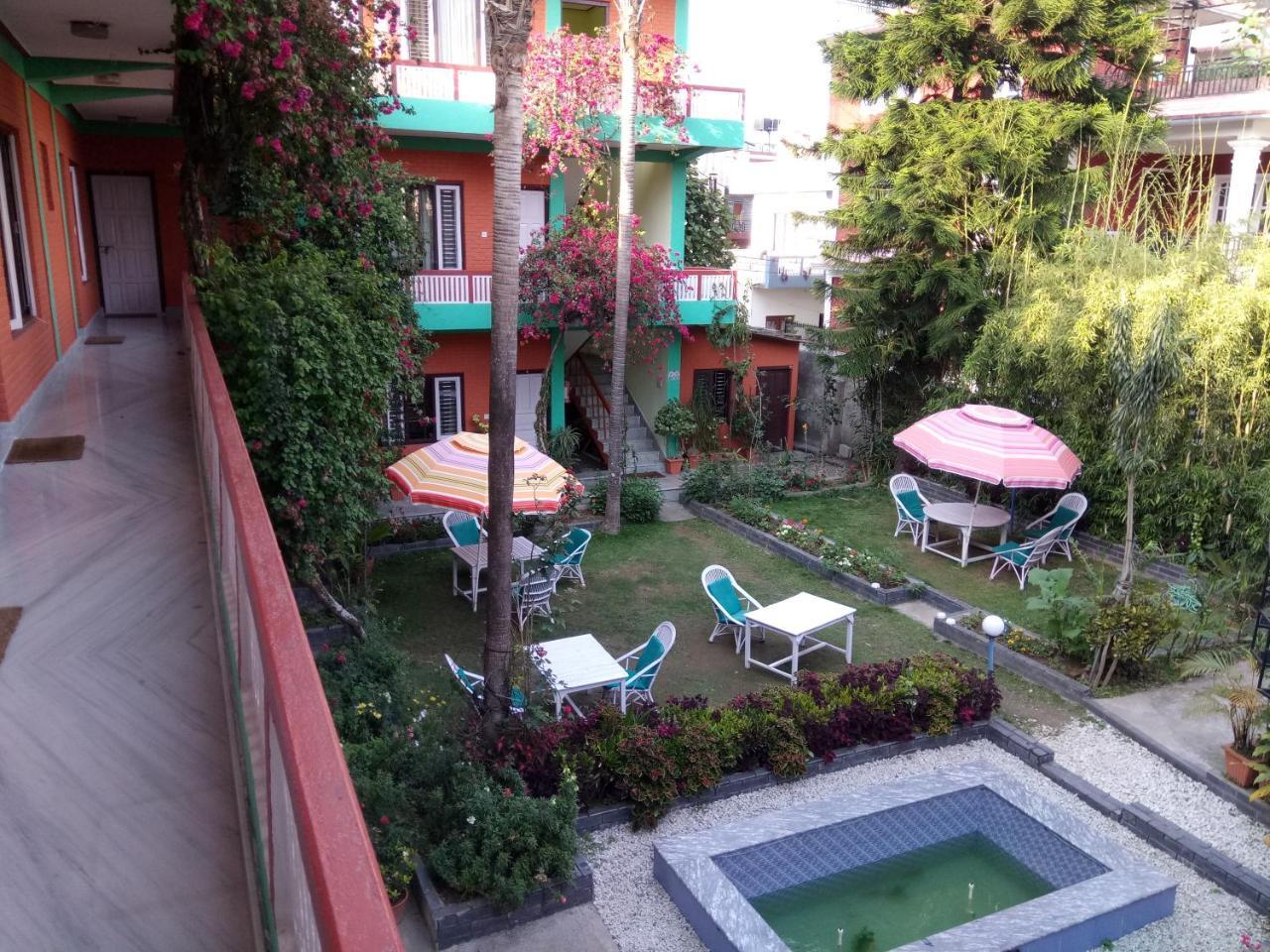 นิว โปคฮาร่า ลอดจ์ Hotel โพคารา ภายนอก รูปภาพ